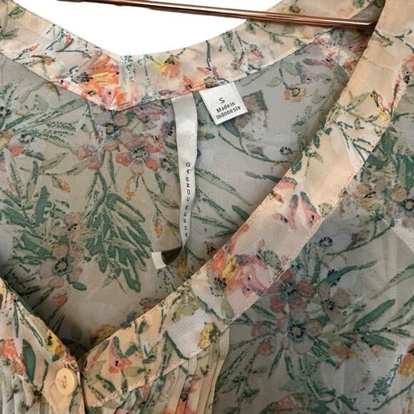 LC Lauren Conrad floral button up semi sheer blouse size small - Picture 4 of 5